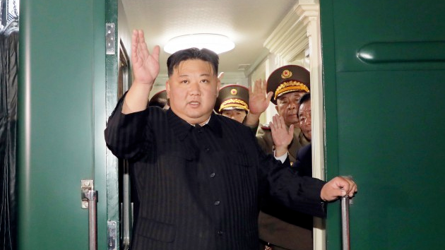 金正恩坐火车访华释放什么信号金正恩坐火车访华背后的深层信号解读